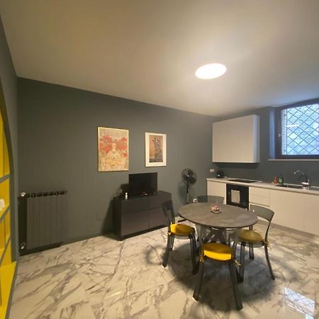 Modern City Center Apartment Беневенто Экстерьер фото