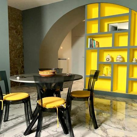 Modern City Center Apartment Беневенто Экстерьер фото