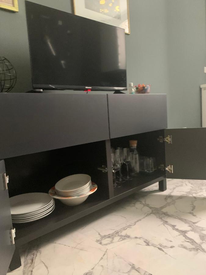 Modern City Center Apartment Беневенто Экстерьер фото