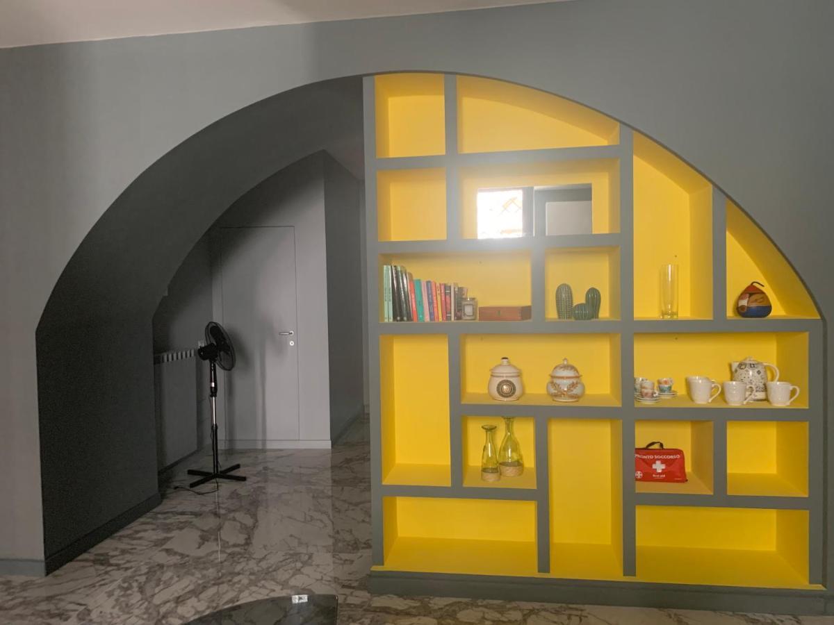 Modern City Center Apartment Беневенто Экстерьер фото