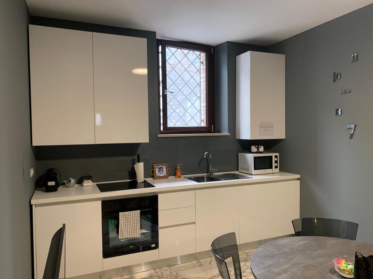 Modern City Center Apartment Беневенто Экстерьер фото